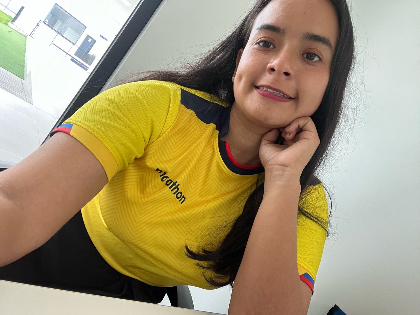 Yaeli from Ecuador, online on StrangerLine