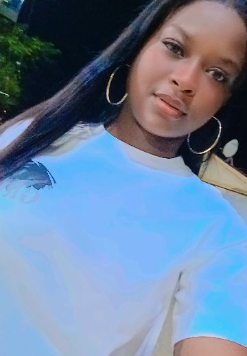 Janet from Dominican Republic, online on StrangerLine